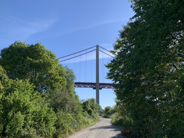 Nous rejoignons la variante du GR23 et repassons sous le pont.