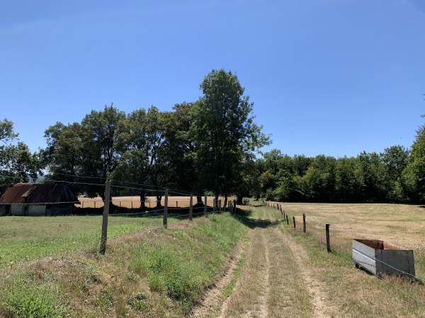 La Poulterie, non loin du château de Caumont.