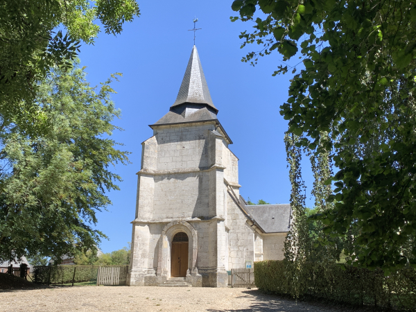 Nous voilà de retour près de l'église Saint-Pierre de Bébec. Elle porte le nom du patron des pêcheurs, et porte sur ses murs plusieurs graffitis ex-votos de marins de Seine.