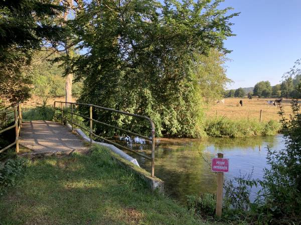 Passerelle et gué sur la Scie au Neuf Moulin.