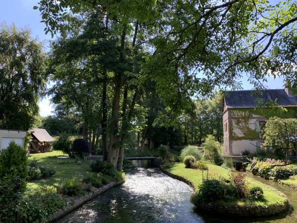 Ancien moulin sur la Scie vu depuis la passerelle.