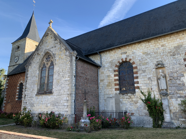 Nous partons de l'église St-Victor-l'Abbaye, et continuons sur le GR210 toujours parfaitement balisé.