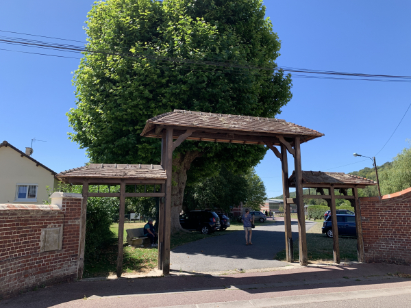 Nous arrivons à Montville, nous arrêtons l'enregistrement du tracé à l'entrée du parc de loisir, traversé par le GR210.