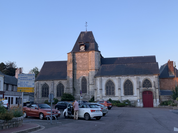 L'église Notre-Dame de l'Assomption de Montville (XVe XIXe) porte la devise républicaine depuis 1887.
