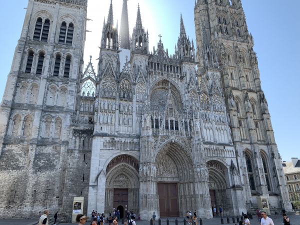Nous arrivons au but de cette étape, la magnifique cathédrale gothique Notre-Dame de l'Assomption (3ème église de ce patronage sur ce circuit !), XIe -> XVe.