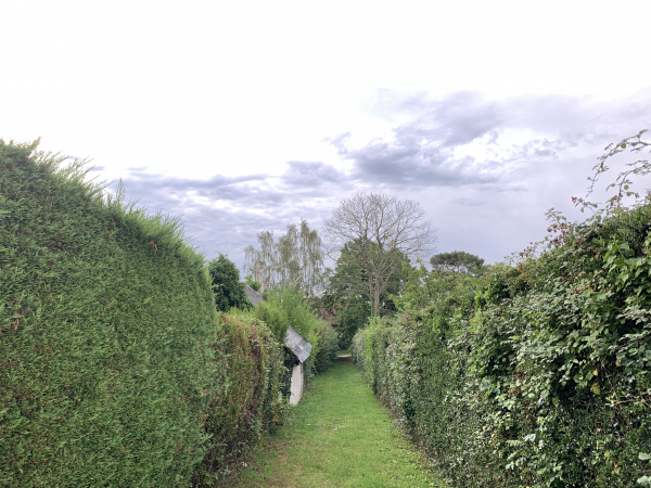 Notre itinéraire se faufile entre les maisons de St-Didier-des-Bois avant de rejoindre le Chemin d'Argeronne.