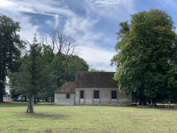 Ancienne chapelle du château des Landes, réaménagée par les Frères Missionnaires des Campagnes pour leurs temps de prière.