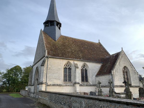 Nous partons du parking de l'église Saint-Pierre (XVIe, XVIIe) de Barquet et prenons la direction du sud vers Les Authieux.