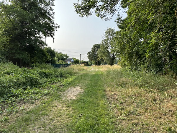 Nous passons par l'Île Olivier, pour revenir sur le Chemin de Halage. En 1830, il existait encore de nombreuses îles au sud de Saint-Aubin. Ces îles ont disparu lors de la construction de l'écluse en 1865 (devenue maintenant le port de plaisance). Ref P. Cornette