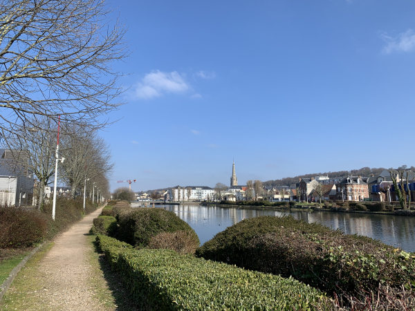 Nous voici sur le quai ouest du port d'Harfleur, aménagé depuis le moyen-âge sur la Lézarde.