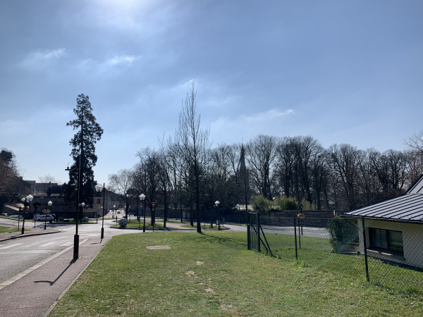 Nous voilà revenus au carrefour où débouche l'impasse de La Forge où nous sommes garés.