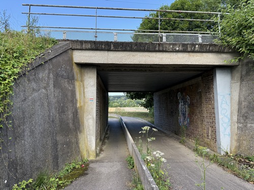 Nous quittons les bords du lac, toujours sur le GR222, pour retrouver la voie verte Seine-Eure.