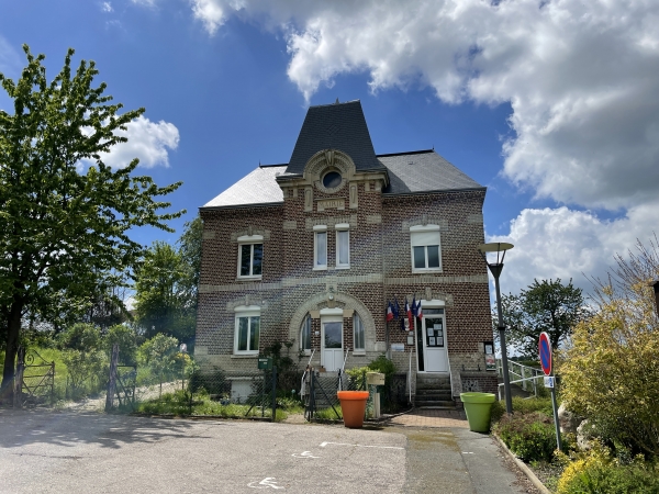 Nous partons du parking de la mairie d'Ambourville et prenons la direction du nord.