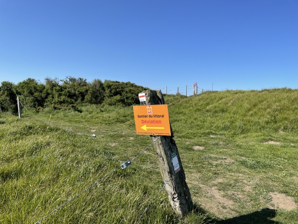 Le Sentier du Littoral et le GR21 sont déviés au niveau du Mont Jolibois. La passerelle du Val Pollet n'est plus accessible, nous ne pouvons donc pas rester en bord de falaise.