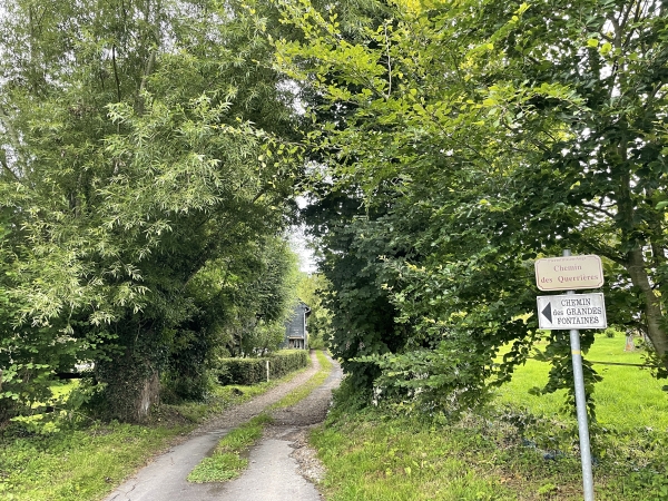 Peu après le départ, nous entrons sur notre premier chemin. Ils seront nombreux sur ce circuit.