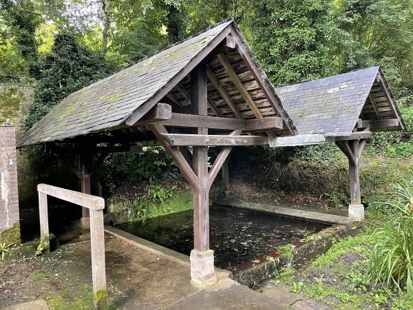 Ancien lavoir de la Grande Fontaine.