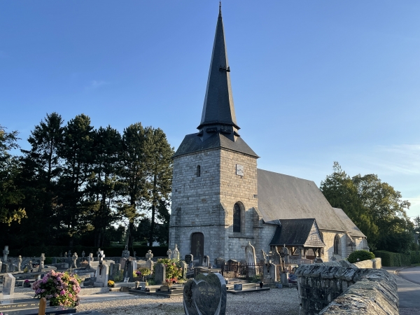 Nous partons du parking du centre du bourg, proche de l'église Saint-Martin.