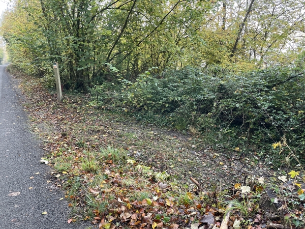 Voilà, à droite, l'entrée de l'ancienne voie romaine.