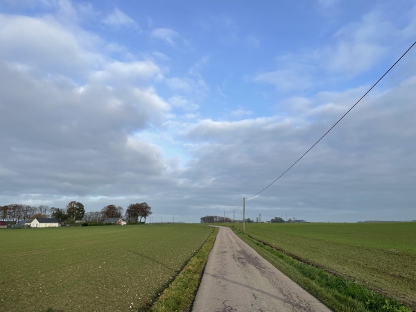 Nous quittons Thiétreville, toujours dans le même genre de paysage.