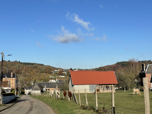 Nous entrons dans Fontaine-le-Bourg par la D53.
