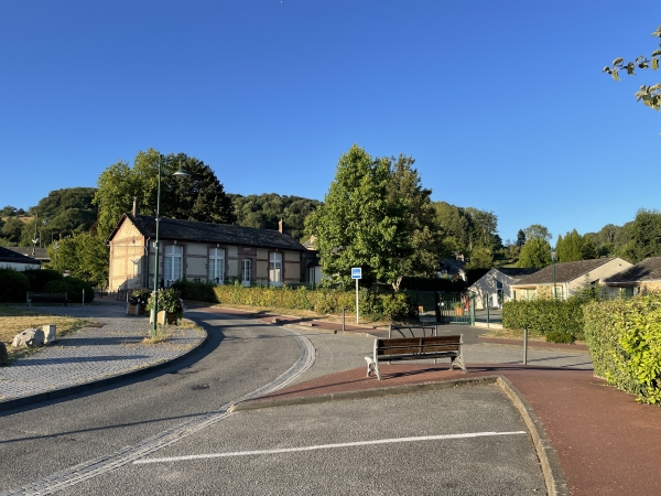 Je pars du parking de l'école et rejoins la route de Cormeille.