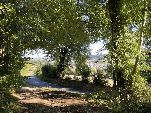 Le chemin débouche sur la Côte de la Justice.