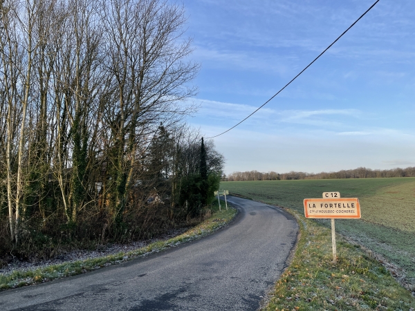 Nous entrons dans le hameau de la Petite Fortelle par le C12.