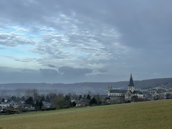 Regard arrière vers Saint-Martin-de-Boscherville et l'église Saint-Georges.