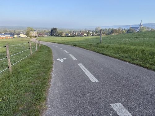 Regard arrière sur St-Martin-de-Boscherville depuis la petite route Chemin Passe des Biches (GR2).