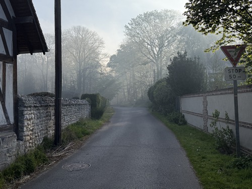 Nous traversons le hameau du Génétey.