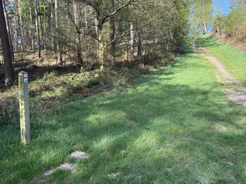 Toujours sur le GR2, nous prenons la direction du Génétey.