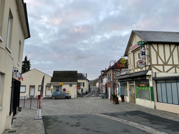 Nous partons du parking de la mairie, et traversons le bourg pour prendre, en face, la rue Gourdon.