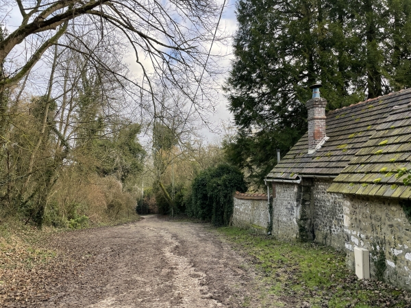 Nous arrivons au niveau de la ferme de Bellengault... qui est un manoir.