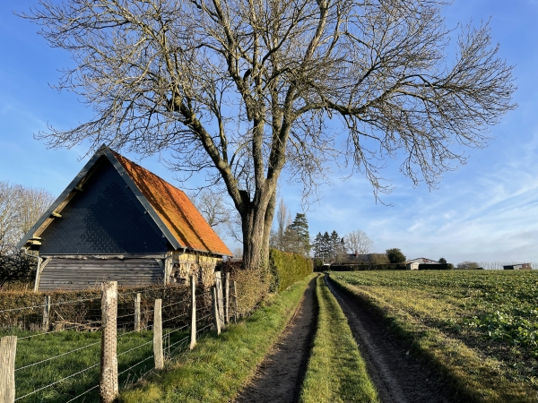 Nous entrons dans le hameau du Grand Mont Alix.
