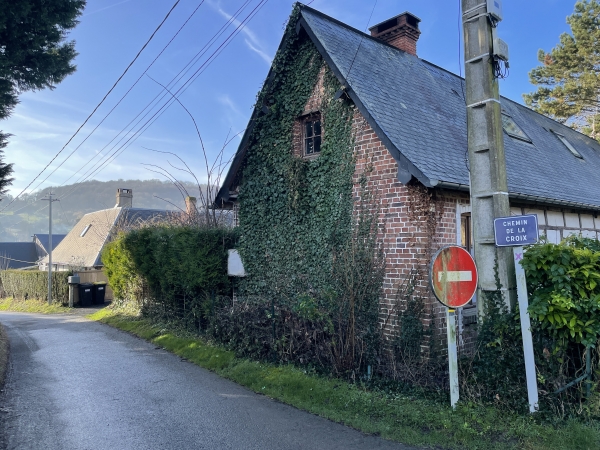 Nous traversons la D62, et suivons le Chemin de la Croix pour retrouver nos traces et fermer notre boucle.