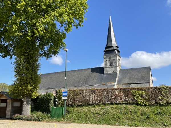 Nous fermons la boucle et revenons au pied de l'église Saint-Samson (XIIe XIIIe)