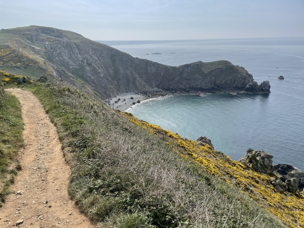 Nous arrivons au Nez de Voidries. A nos pieds, l'Anse de Senival et le Nez de Jobourg.