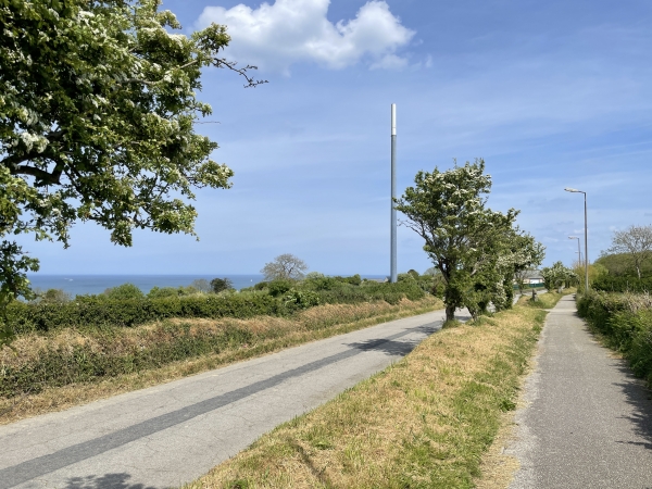Nous retrouvons le chemin qui longe la rue des Vignères.