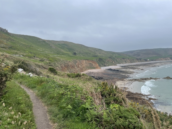 Nous dominons la baie d'Ecalgrain, nous allons quitter le Sentier du Littoral avant de passer la baie.