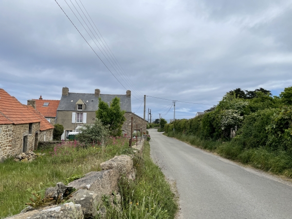 Nous partons du parking du hameau d'Ingremare, et prenons la direction du bord de mer.