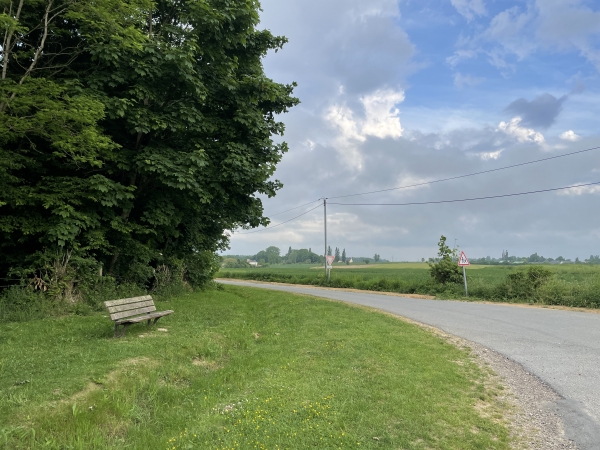 Nous arrivons au Perrey. Nous allons traverser le village avant de tourner vers le Thuit-Simer.