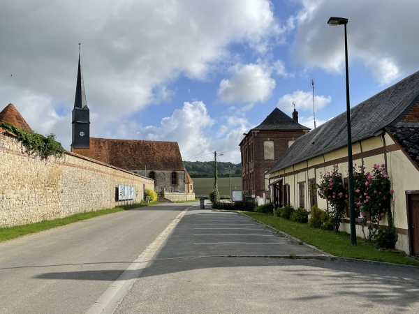 Nous voilà de retour au centre de Bouelles.