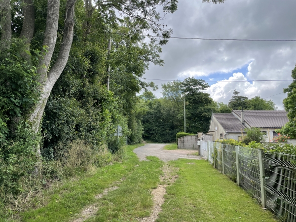 En face de nous, nous retrouvons l'avenue du Parc.
