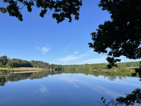 Voilà l'étang de Charentonne. C'est le premier étang que je longe, mais pas le dernier !