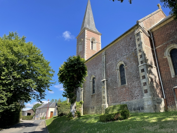 Je suis garé près de l'église Saint-Martin (XIXe), et prends la rue des Petits Ecoliers pour commencer ce circuit.