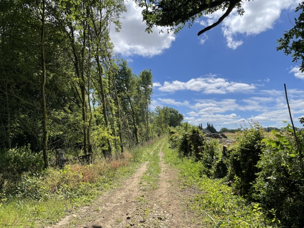 Je tourne maintenant vers le hameau des Minerais.