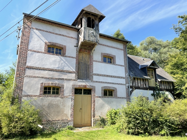 Nous longeons un ancien moulin sur le Torrent d'Authou. On voit encore la trappe du monte-charge, et sa corde.