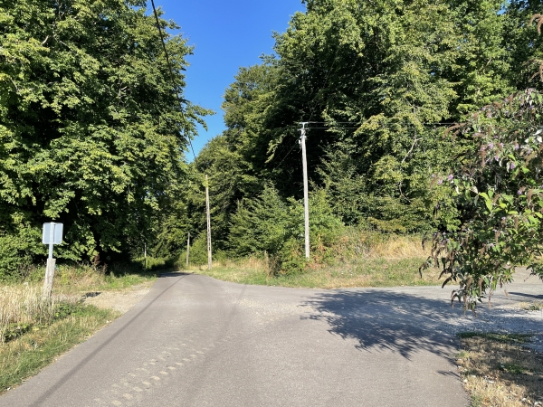 Au carrefour après Colmont, nous tournons à droite.