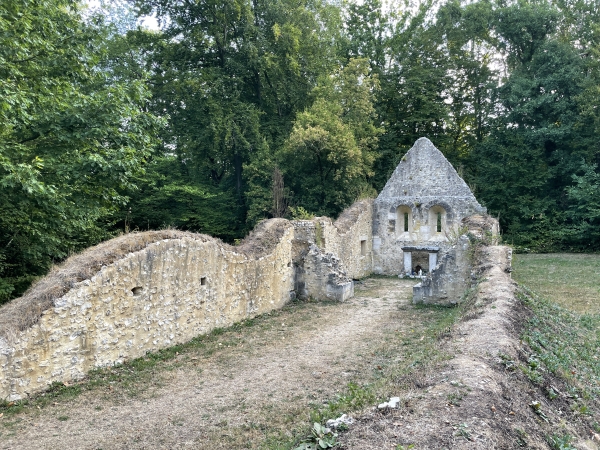 Le site de l'ancienne léproserie, avec sa chapelle Saint-Thomas, a été parfaitement aménagé pour la visite, avec de nombreux panneaux explicatifs.