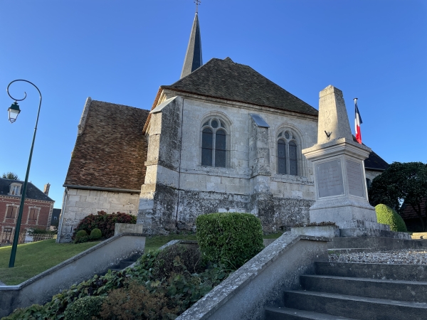 Je pars de la rue de Boursonne et longe l'église Saint-Pierre. Au retour je constaterai que j'aurais pu me garer sur le parking de l'école.